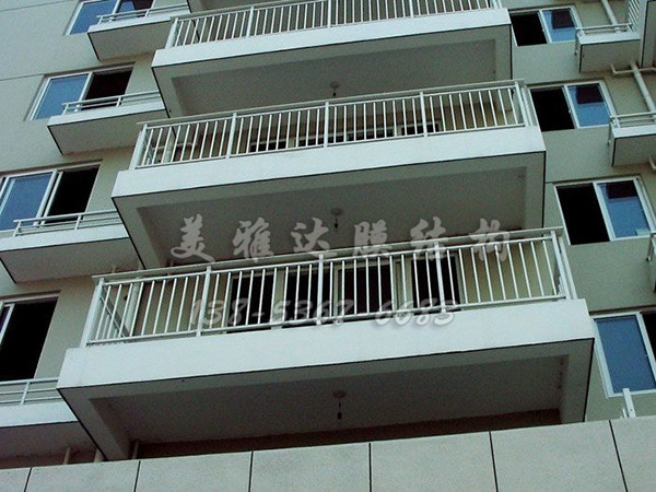 陽(yáng)臺(tái)護(hù)欄